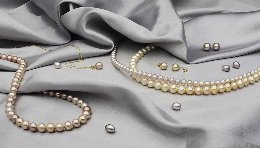 What Is That Makes Akoya Pearls So Lustrous?