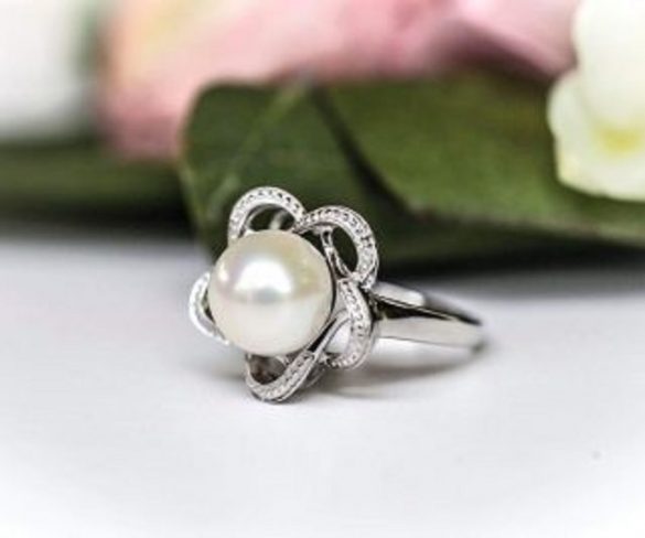 Symbolism of Pearl Engagement Ring and Tips to Choose