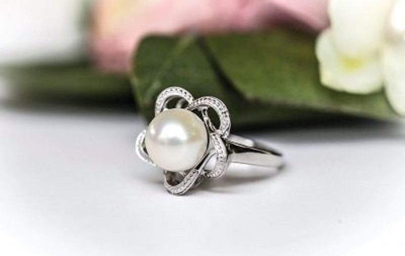 Symbolism of Pearl Engagement Ring and Tips to Choose