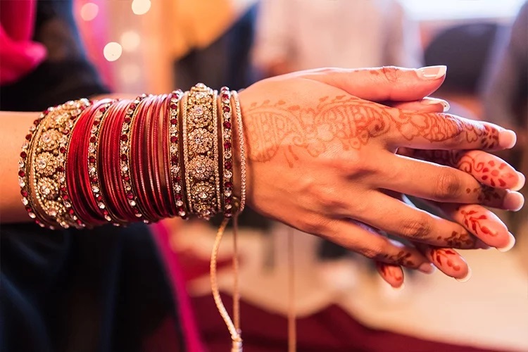 6 common mistakes to avoid when buying bangles for your bridal wear